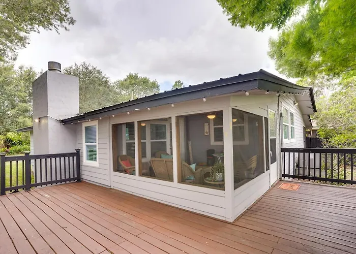 Lake Clinch Waterfront Home: Screened Porches