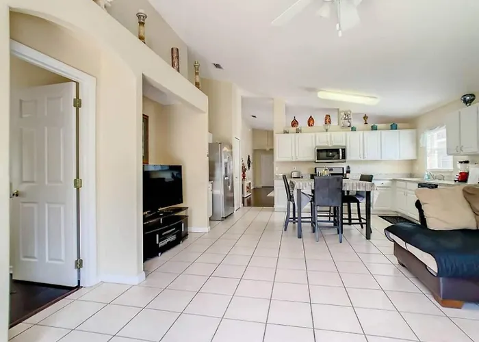 4Br Themed Home W Pool & Hot Tub